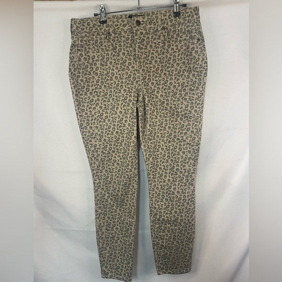 Chicos NYJD lift and tuck leopard print skinny jeans. Such a cute pair of pants! - Picture 1 of 4